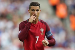 开云体育官方-冠军教练转战海外联赛，带队风格受关注，冠军教练lol