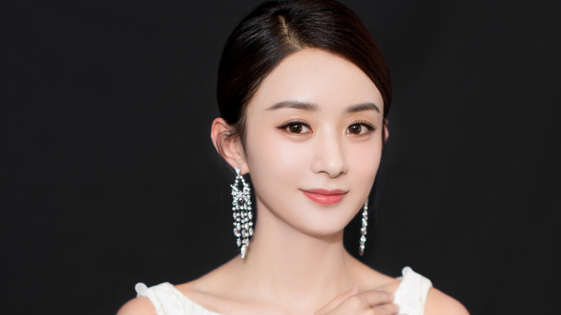 国王后卫训练中展示高强度突破能力令人惊叹,国王后卫训练中展示高强度突破能力令人惊叹的是